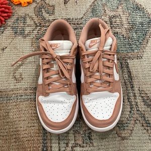 Women’s Nike Dunks size 7
